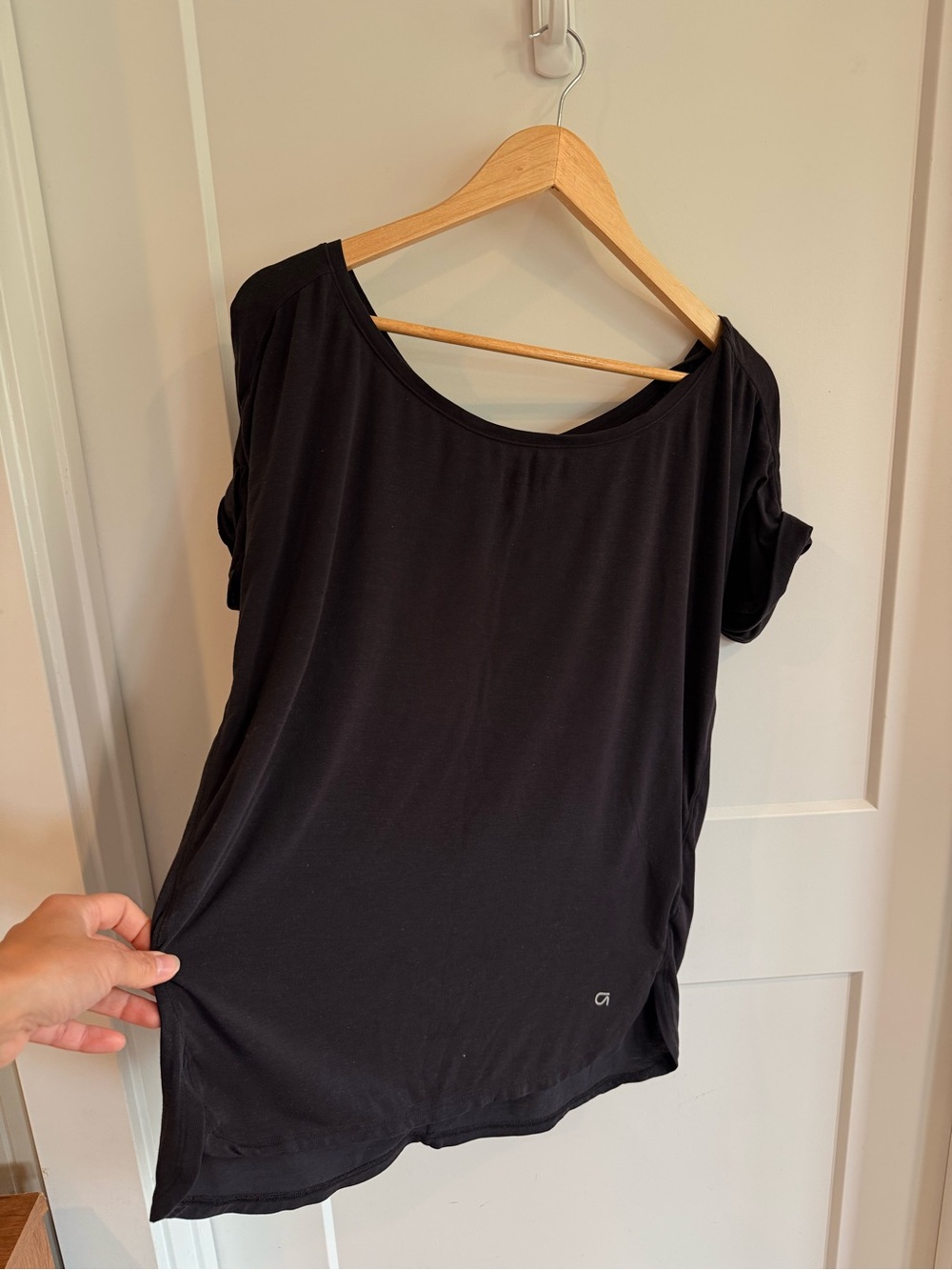 GAP Black Short-Sleeve Scoop Neck Tee